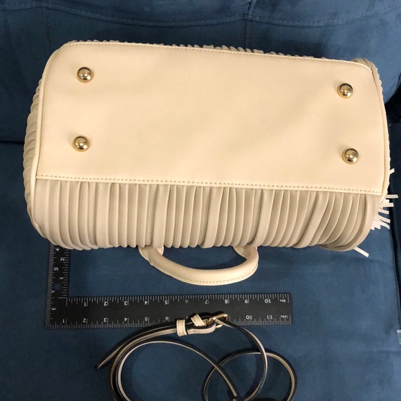 Pleated vegan Leather purse - Picture 4 of 8